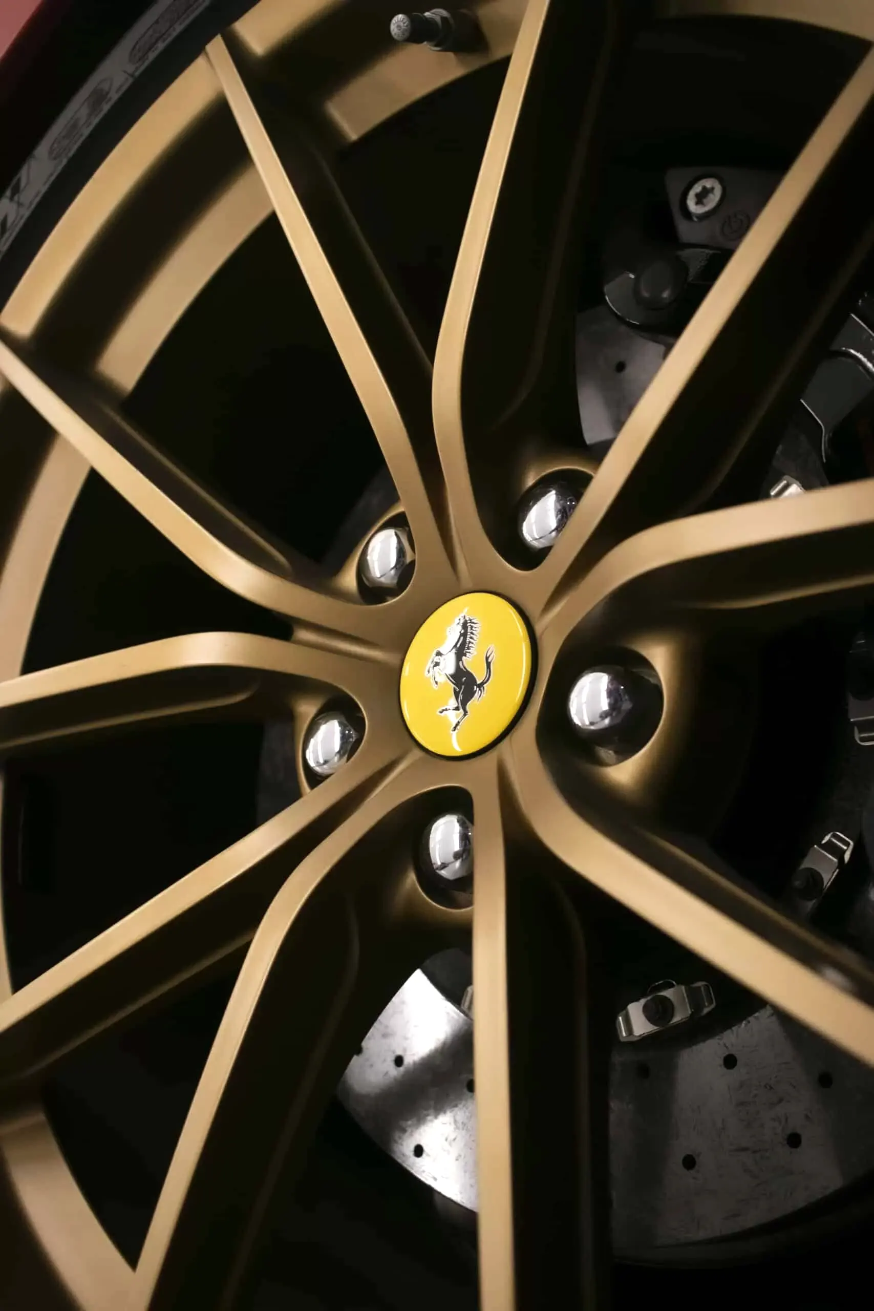 Invertir en Automoción 5 llanta ferrari