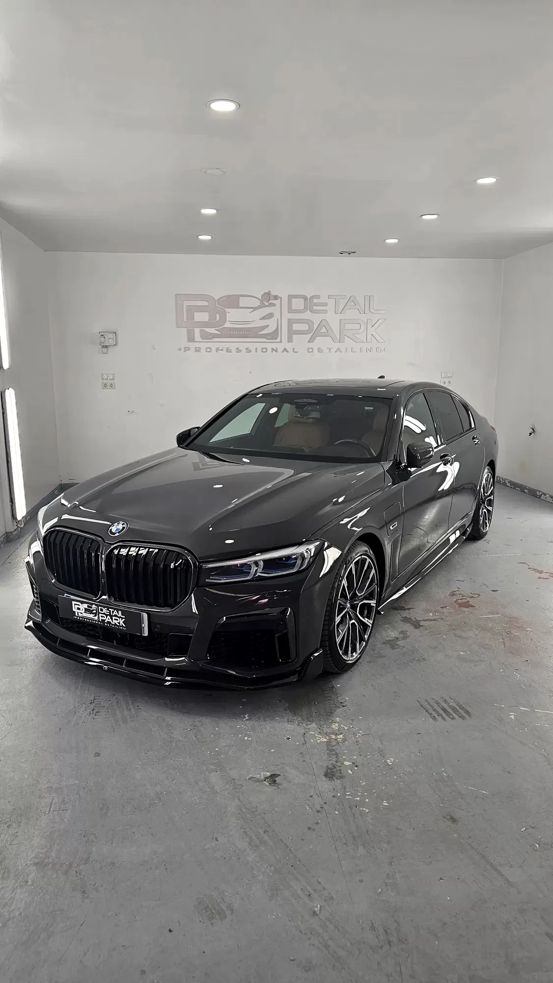 BMW Serie 7 con Kit Maxton Design en Fibra de Carbono